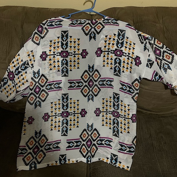 Colorful Spring Pattern Light Sweater - Picture 4 of 5